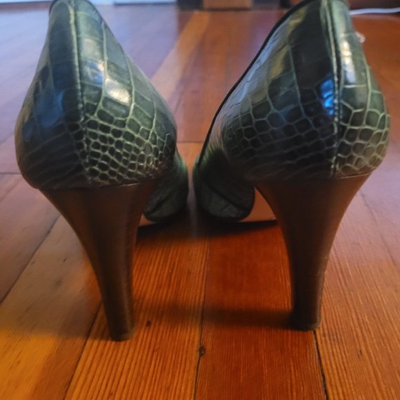 Theory Green Leather Croc Print Heels Sz 39.5 US 8 - Picture 7 of 9